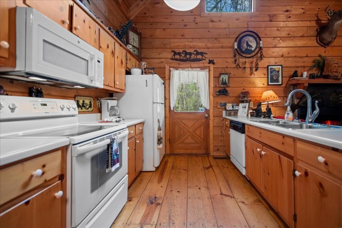 Cozy Cabin Beside Briar Creek, Fire Pit, Wifi Villa Ellijay Esterno foto